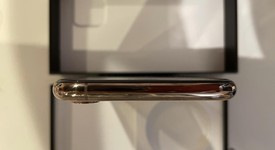 Good
													Apple iPhone Xs - Unlocked, Gold, 256 GB, A1920, photo 3 of 7