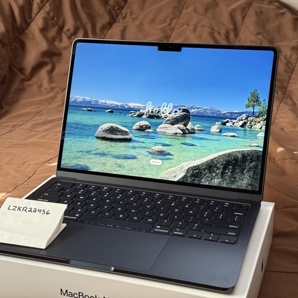 MacBook Air 2022 (M2) - 13 inch - 256 GB, Midnight, 16 GB, Apple M2