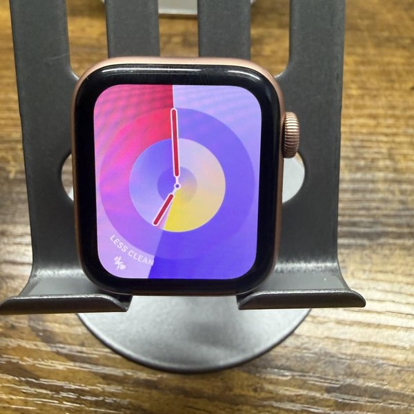 Apple Watch SE 1st Gen 40mm - Unlocked, Gold, A2353 - Cellular, Aluminum