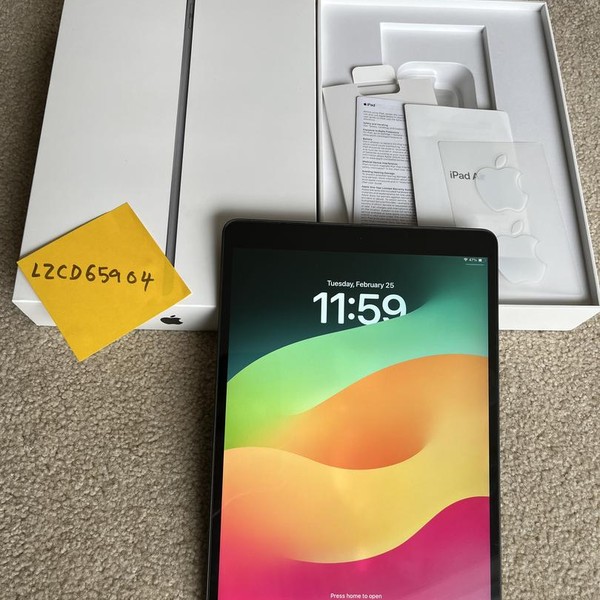 Apple iPad Air 3rd Gen - Wi-Fi, 64 GB, Gray