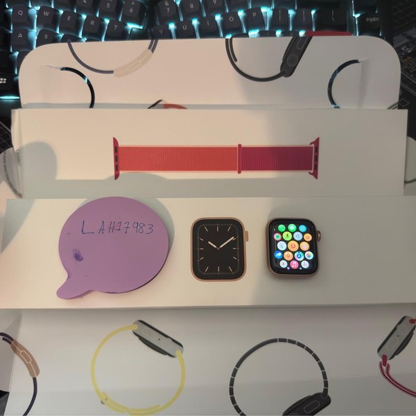 Apple Watch Series 5 40mm - Gold, A2092 - GPS, Aluminum