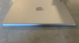 Good
													Apple iPad 5th Gen - Wi-Fi, Silver, 128 GB, A1822, photo 3 of 5