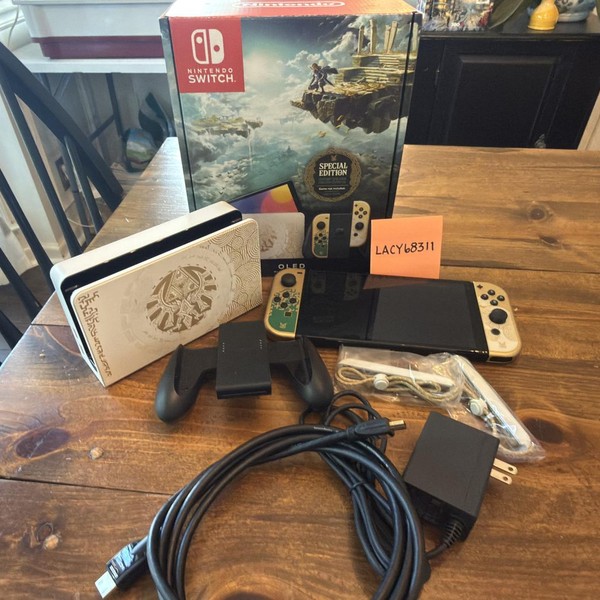 Nintendo Switch - OLED - 64 GB, White, The Legend of Zelda: Tears of the Kingdom Edition