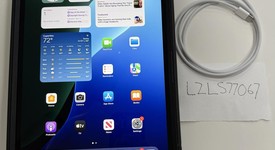 Mint
													Apple iPad Pro 11" 4th Gen 2022 - Unlocked, Gray, 256 GB, photo 1 of 9