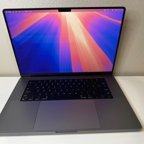 MacBook Pro 2021 - 16 inch - 1 TB, Gray, 16 GB, Apple M1 Pro 10-core