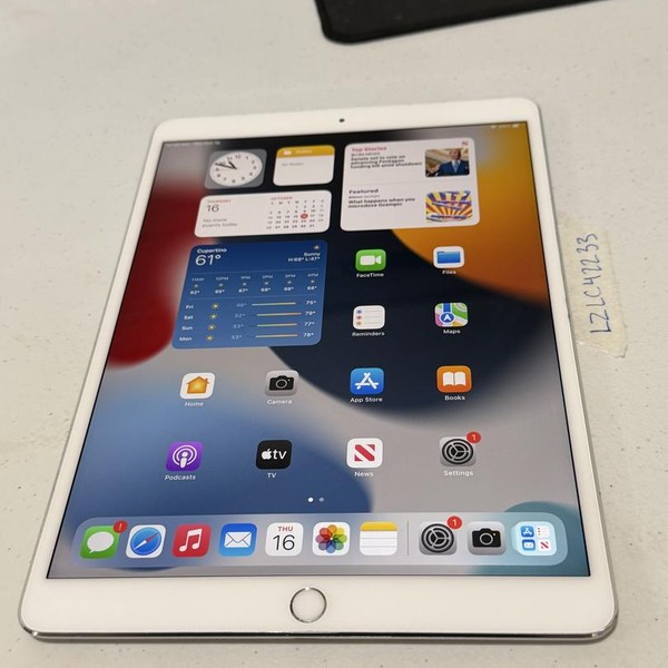 Apple iPad Pro 10.5 inch - Unlocked, 256 GB, Silver