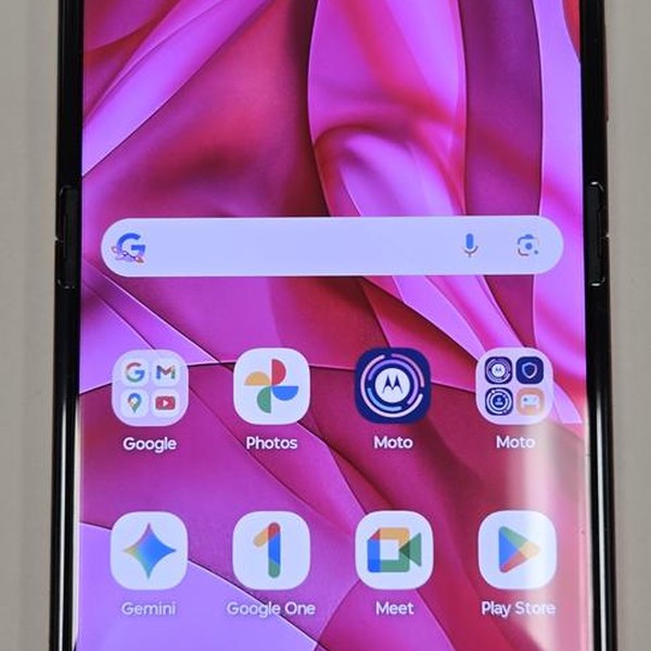 Motorola Razr Plus (2024) - Unlocked, Pink, 256 GB, 12 GB