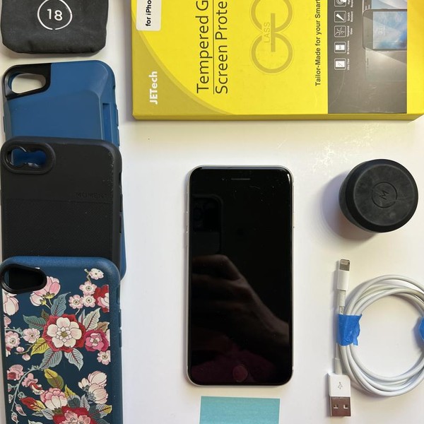 Apple iPhone SE 3rd Gen 2022 - Unlocked, 64 GB, Starlight, A2595