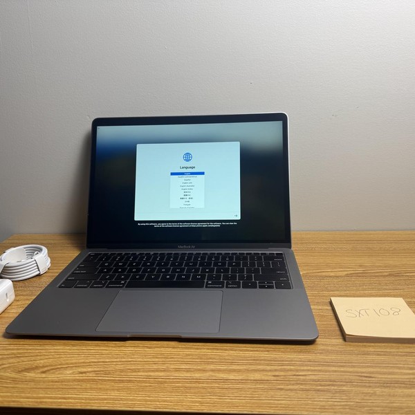 MacBook Air 2019 - 13 inch - 128 GB, Gray, 8 GB, Intel Core i5