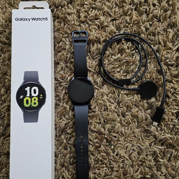 Samsung Galaxy Watch5 - Wi-Fi, Graphite, 44mm