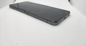 Good
													Samsung Galaxy Z Flip4 5G - Unlocked, Graphite, 256 GB, 8 GB, SM-F721U1, photo 2 of 3