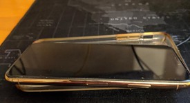 Good
													Apple iPhone Xs - Verizon, Gold, 64 GB, A1920, photo 5 of 15