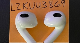 Used
													Apple AirPods 3rd Gen - Lightning Case, photo 5 of 5