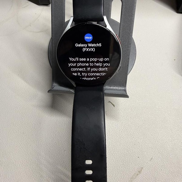 Samsung Galaxy Watch5 - Unlocked, Silver, 44mm