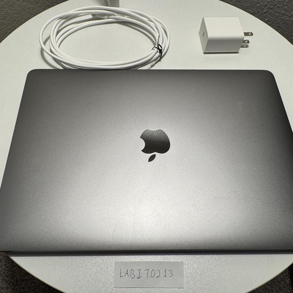 MacBook Pro 2020 - 13 inch - 1 TB, Gray, 32 GB, Intel Core i7