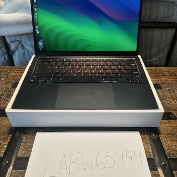 MacBook Air 2024 (M3) - 13 inch - 512 GB, Midnight, 8 GB, Apple M3, 8-core GPU