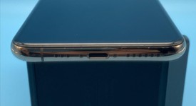 Fair
													Apple iPhone Xs - Unlocked, Gold, 64 GB, A1920, photo 2 of 10