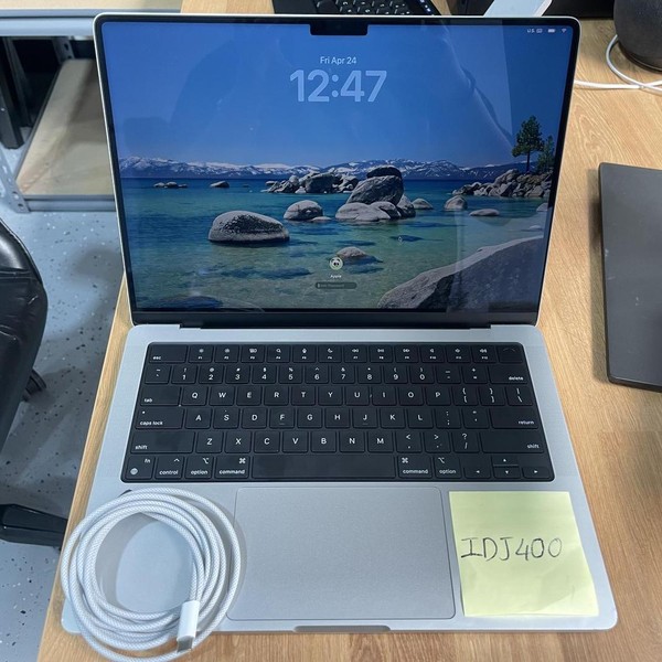 MacBook Pro Late 2023 (M3) - 14 inch - 2 TB, Silver, 18 GB, Apple M3 Pro 11-core, 14-core GPU