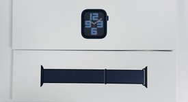New
													Apple Watch SE 2nd Gen 40mm - Unlocked, Midnight, A2726 - Cellular, Aluminum, photo 3 of 6