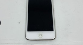 Good
													Apple iPod Touch 4th Gen - Wi-Fi, White, 16 GB, photo 4 of 9