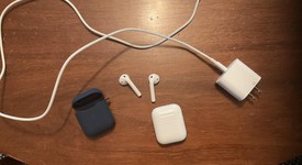 Used
													Apple AirPods 2nd Gen - Lightning Case, photo 1 of 4