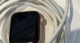 Mint
													Apple Watch Series 5 40mm - Gold, A2092 - GPS, Aluminum, photo 4 of 7