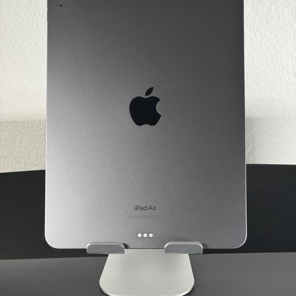 Apple iPad Air (5th Gen) - Wi-Fi, 64 GB, Gray, A2588