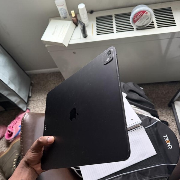 Apple iPad Pro 13 inch (M5) 2025 - Unlocked, 256 GB, Space Black, Apple M5 9-Core, A3361, Standard Glass