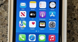 Mint
													Apple iPhone SE 3rd Gen 2022 - AT&T, Midnight, 64 GB, A2595, photo 3 of 8