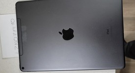 Good
													Apple iPad Air 3rd Gen - Unlocked, Gray, 64 GB, photo 4 of 5