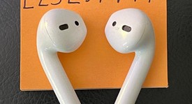 Used
													Apple AirPods 2nd Gen - Lightning Case, photo 5 of 5