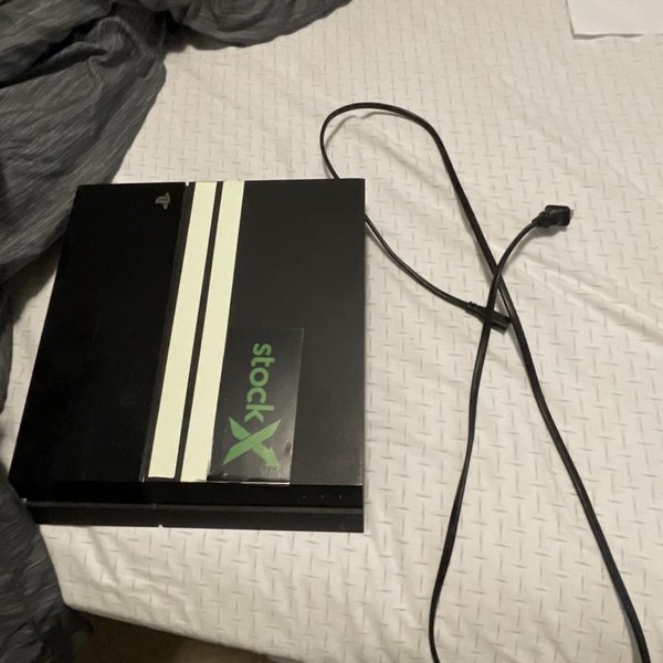 PlayStation 4 - 500 GB, Black, Standard