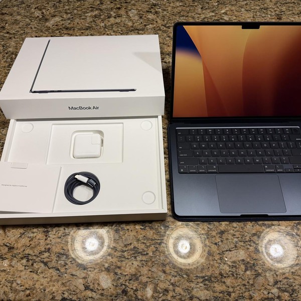 MacBook Air 2022 (M2) - 13 inch - Apple M2, Midnight, 256 GB, 8 GB