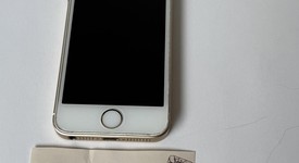 Fair
													Apple iPhone SE 1st Gen 2016 - Unlocked, Gold, 64 GB, A1723, photo 3 of 8