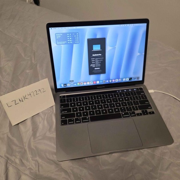 MacBook Pro 2020 - 13 inch - 1 TB, Gray, 16 GB, Intel Core i7