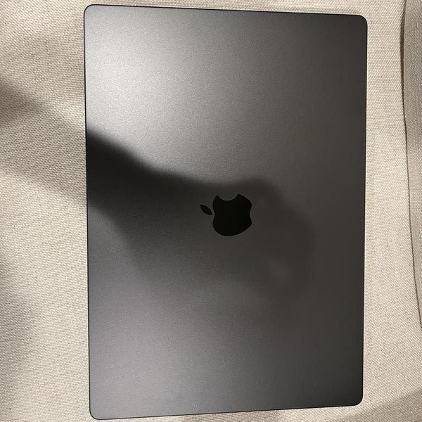 MacBook Pro Late 2023 (M3) - 16 inch - 2 TB, Black, 64 GB, Apple M3 Max 16-core, 40-core GPU