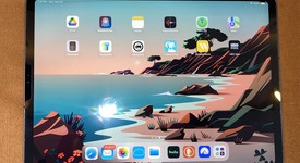 Mint
													Apple iPad Pro 11" 2nd Gen 2020 - Unlocked, Gray, 256 GB, A2068, photo 2 of 11