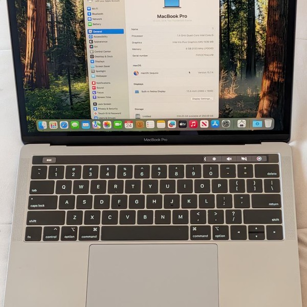 MacBook Pro 2019 - 13 inch - 256 GB, Gray, 8 GB, Intel Core i5