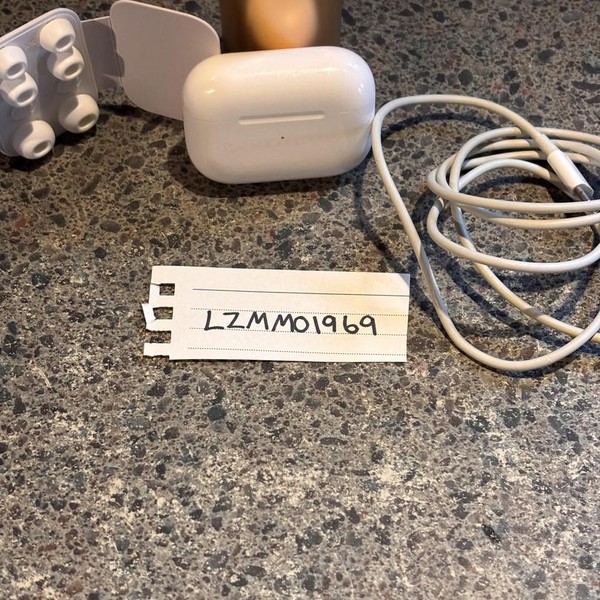 Apple AirPods Pro - MagSafe Case