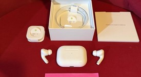 Used
													Apple AirPods Pro 2 - Lightning, photo 1 of 3