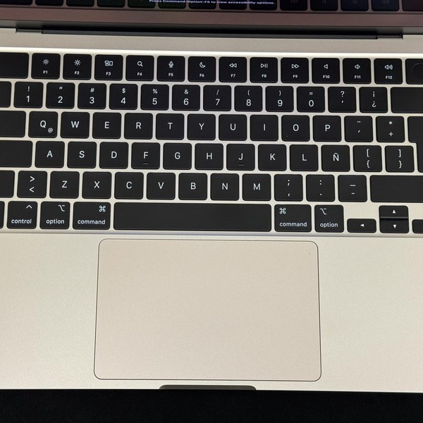 MacBook Air 2022 (M2) - 13 inch - 256 GB, Starlight, 8 GB, Apple M2