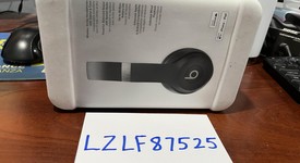 New
													Beats Solo 4 - Black, photo 2 of 3