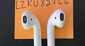Used
													Apple AirPods 2nd Gen - Lightning Case, photo 4 of 5
