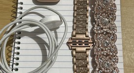 Good
													Apple Watch SE 1st Gen 40mm - Gold, A2351 - GPS, Aluminum, photo 1 of 4