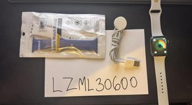 Fair
													Apple Watch Series 5 44mm - Unlocked, Silver, A2095 Cellular, Aluminum, photo 2 of 9