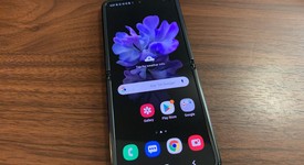 Good
													Samsung Galaxy Z Flip - AT&T, Black, 256 GB, 8 GB, SM-F700U, photo 1 of 5