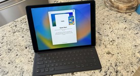 Good
													Apple iPad Pro 12.9" 1st Gen 2015 - Unlocked, Gray, 128 GB, A1652, 1st Gen 2015, photo 3 of 17