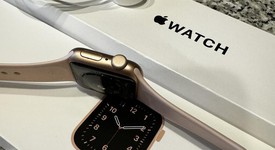 Good
													Apple Watch SE 1st Gen 40mm - Gold, A2351 - GPS, Aluminum, photo 3 of 5