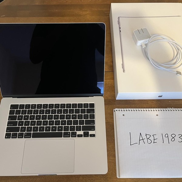 MacBook Air 2025 (M4) - 15 inch - 1 TB, Silver, 16 GB, Apple M4