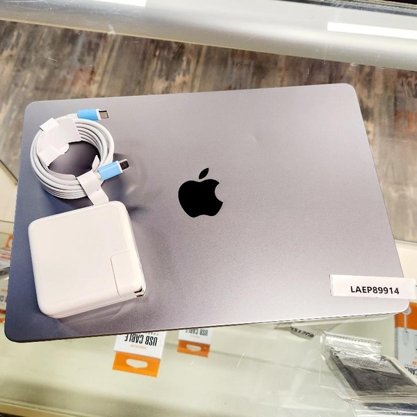 MacBook Air 2022 (M2) - 13 inch - 256 GB, Gray, 8 GB, Apple M2